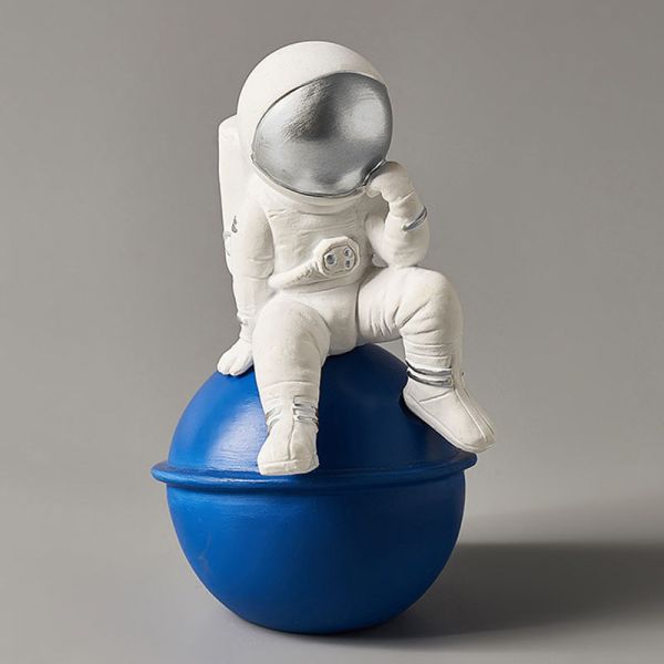 坐在月球上思考的宇航员 创意桌面摆件 中秋礼品网